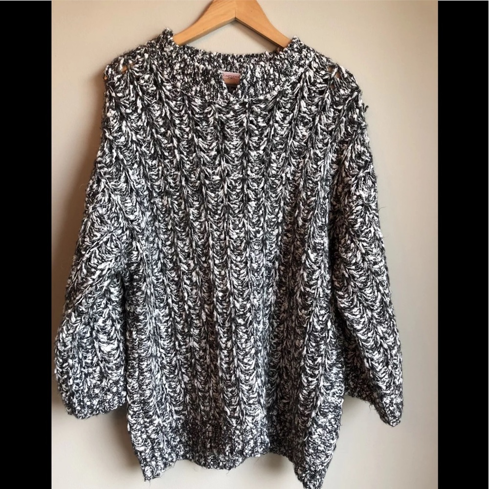 Vintage Roberto Cappuci black and white sweater